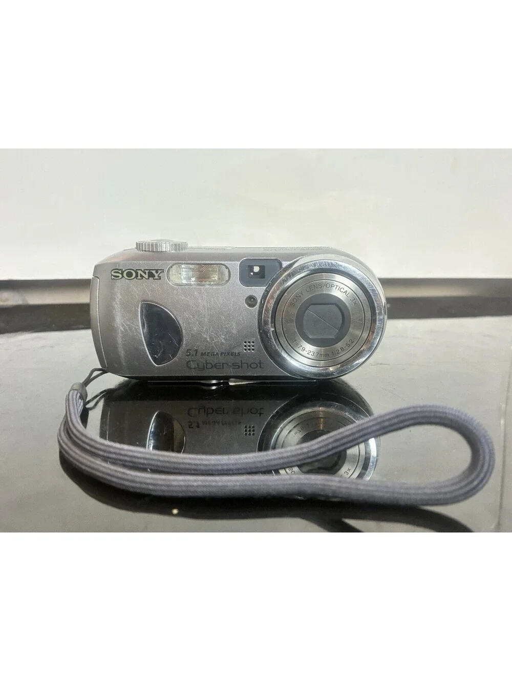 Sony Cyber Shot Compact Camera W/wrist Cord Silver Doesn’t Power On